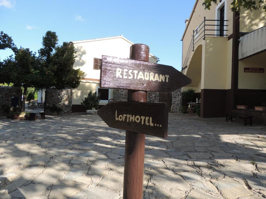 Loftotel Canet Еспорлес Екстериор снимка