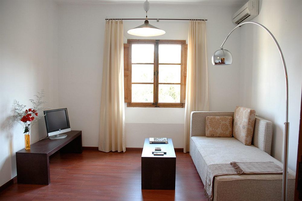 Loftotel Canet Еспорлес Екстериор снимка