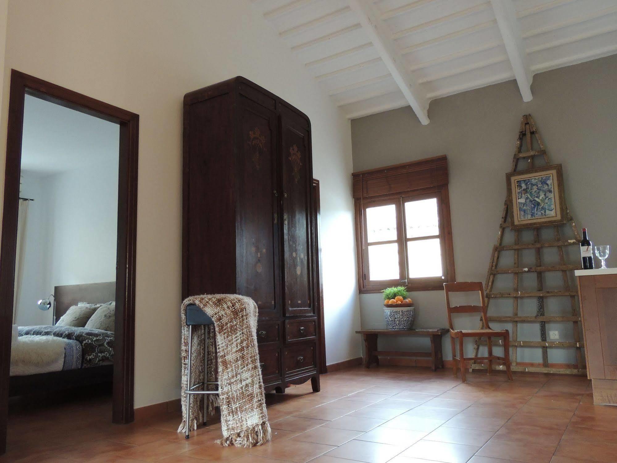 Loftotel Canet Еспорлес Екстериор снимка