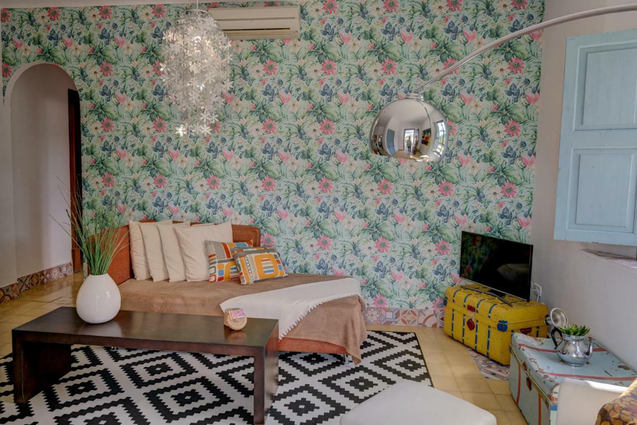 Loftotel Canet Еспорлес Стая снимка